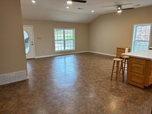 Foto del edificio - 6205 Lynnfield Rd