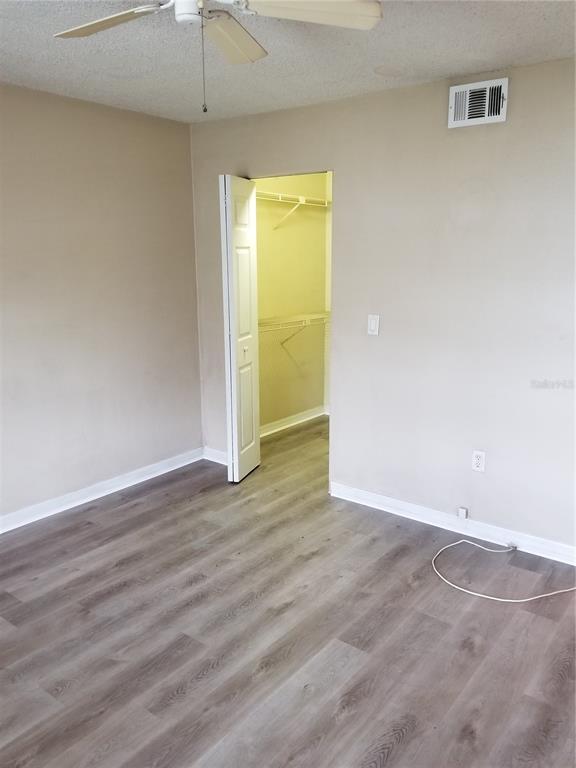 Building Photo - 208 Lake Parsons Green