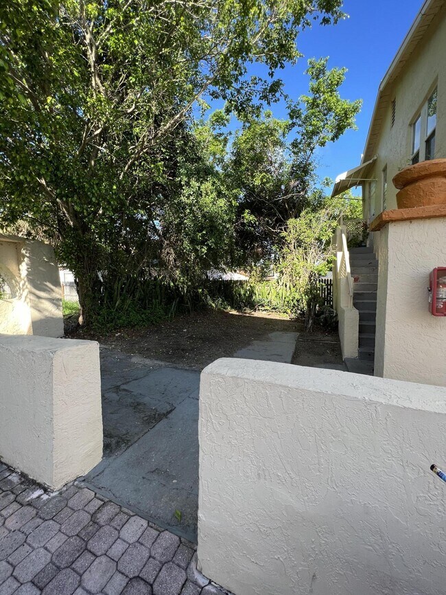Foto del edificio - 4211 Parker Ave
