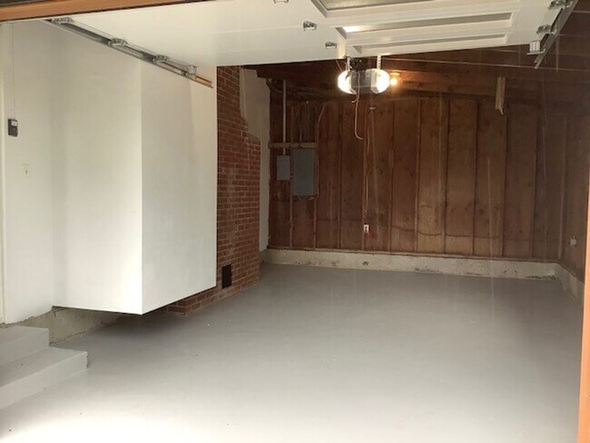 Building Photo - 2077