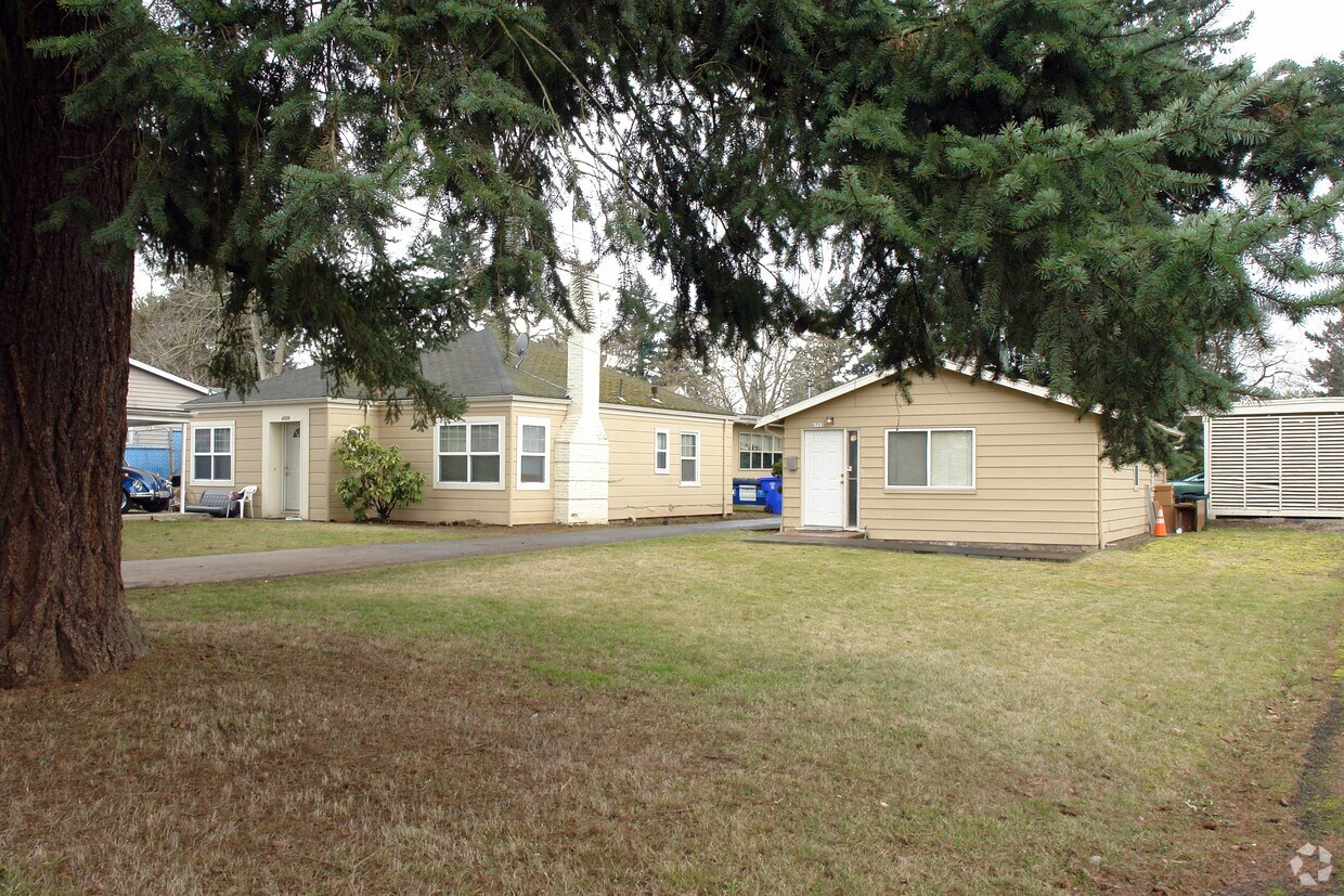 Foto principal - 4729-4731 NE 62nd Ave
