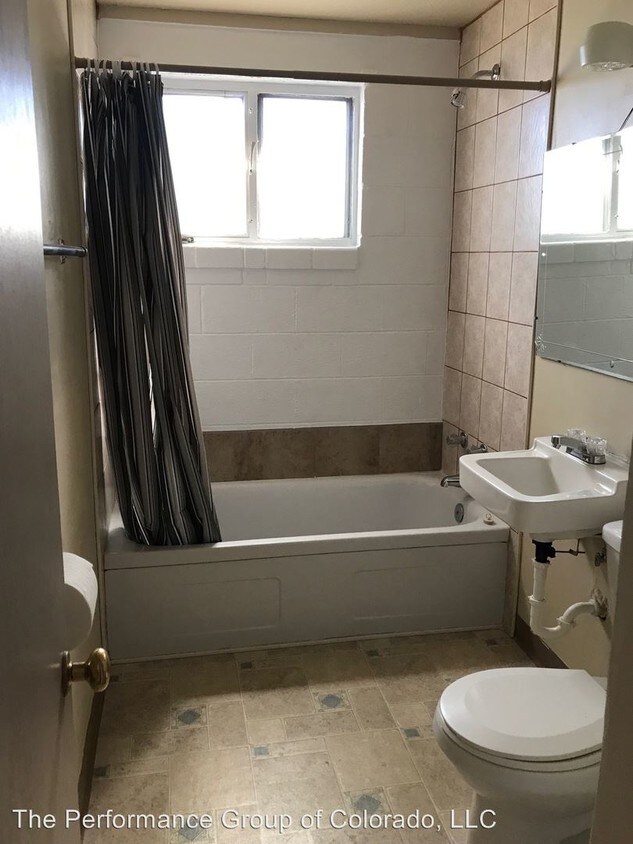 Foto del edificio - 2 br, 1 bath House - 607 E Pitkin Ave