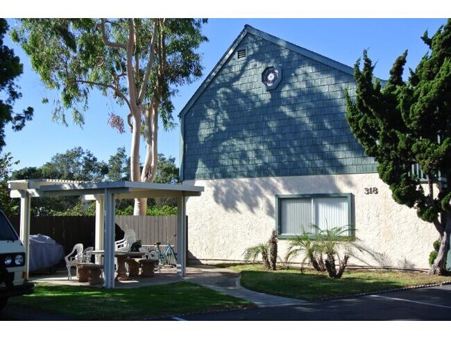 Foto del edificio - 318 Juniper Ave