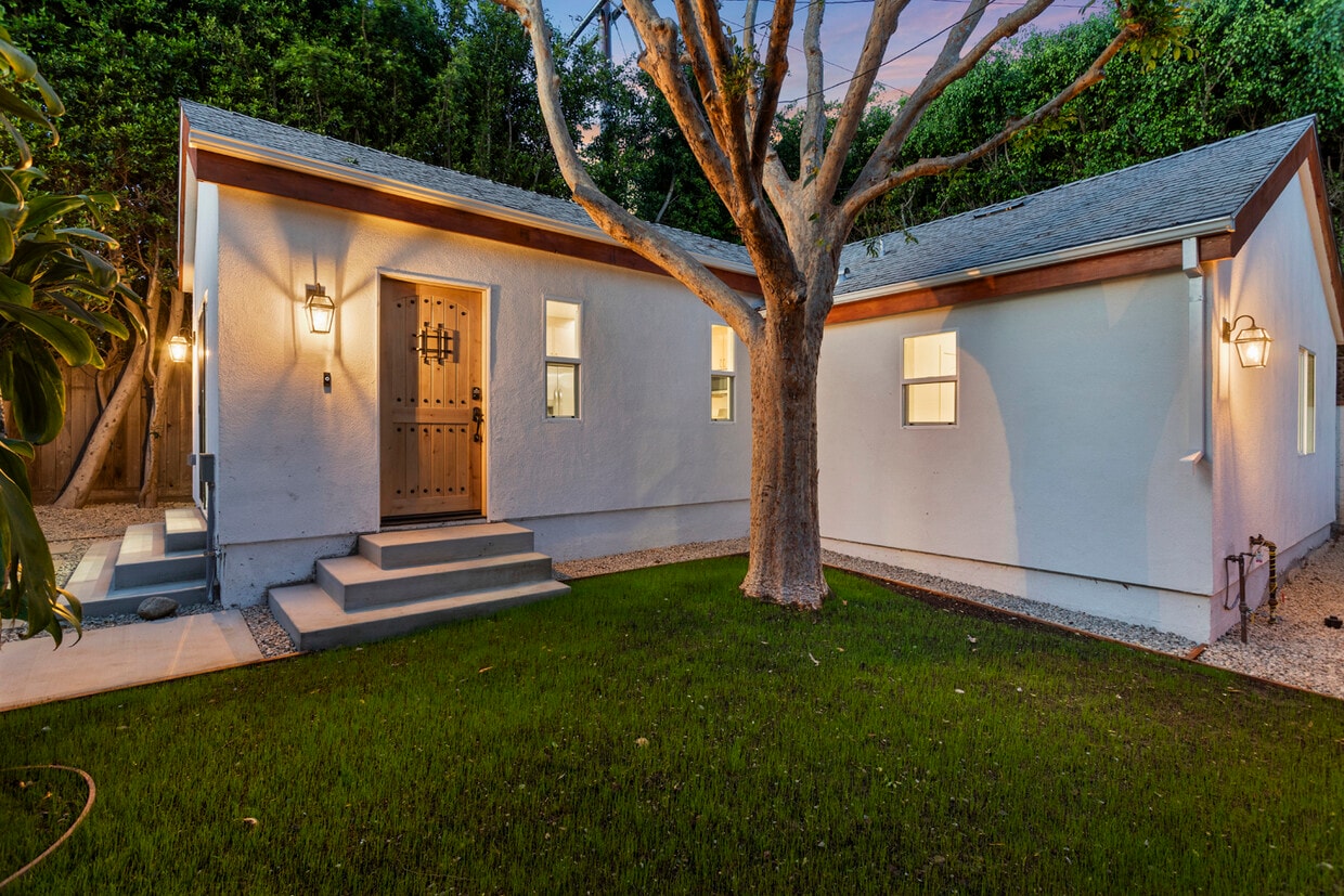 Primary Photo - 2-222 E 64th Pl