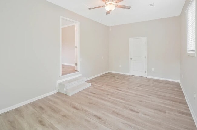 Foto del edificio - 157 Fairwood Dr