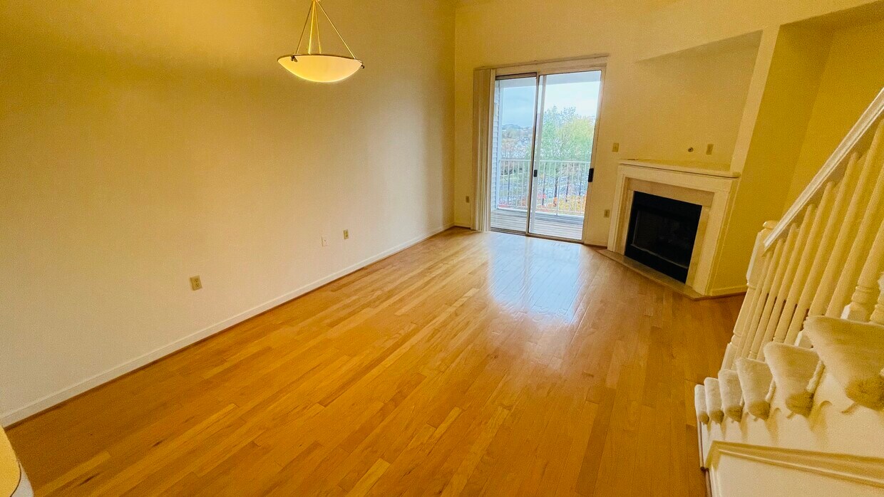 1641 International Dr Unit 403, McLean, VA 22102 Condo for Rent in