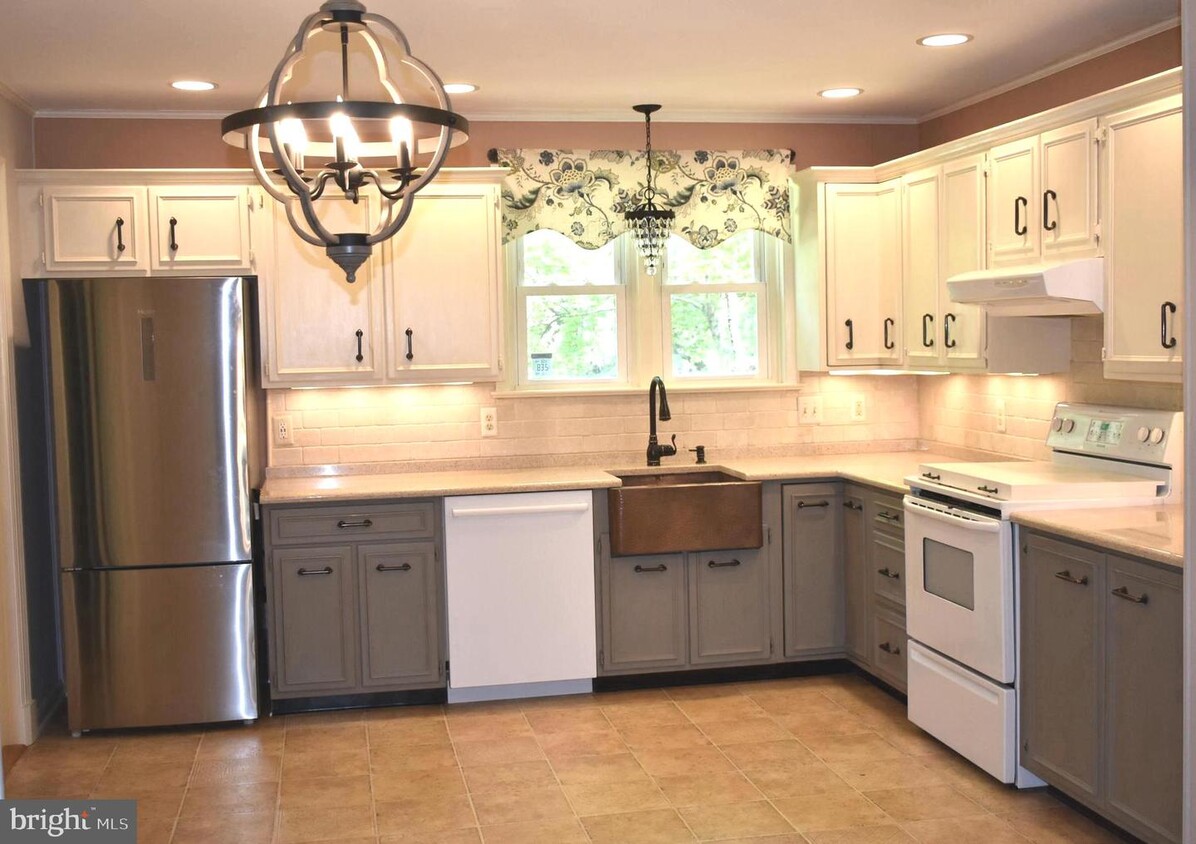 Foto principal - 1712 Collingwood Rd