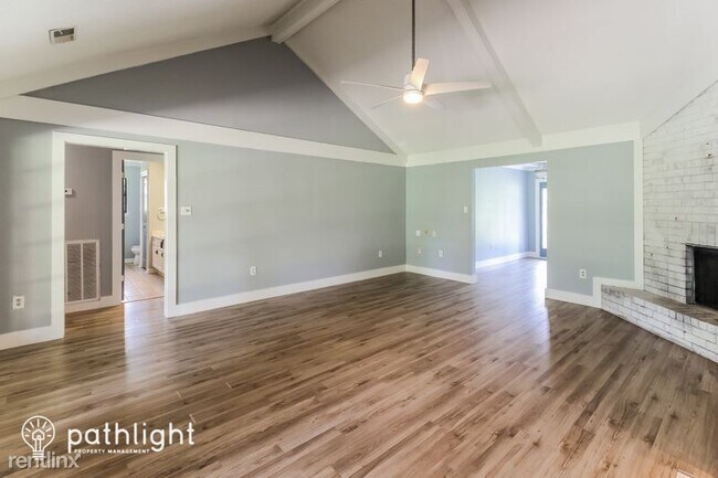 Building Photo - 4 br, 2.5 bath House - 238 Blue Crane 1 Dr...