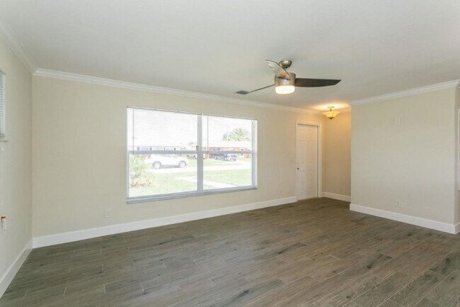 Foto del edificio - 481 W 32nd St