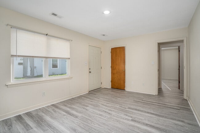 Building Photo - 1328 Maple St