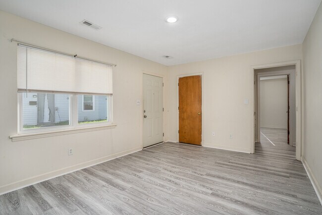 Foto del edificio - 1328 Maple St