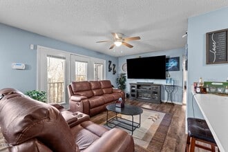 Building Photo - 702 Glendale Dr