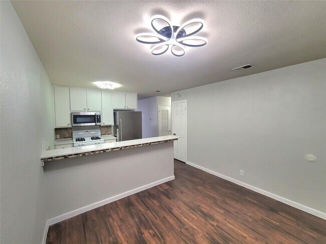 Foto del edificio - 1410 Valleyridge Dr