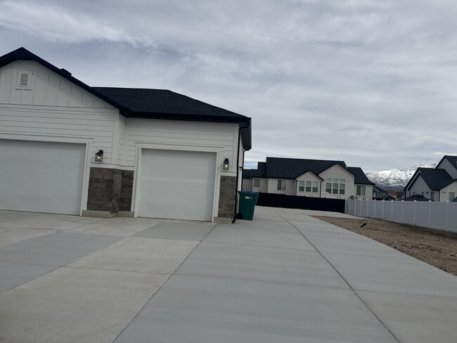 Building Photo - 684 W 1460 S