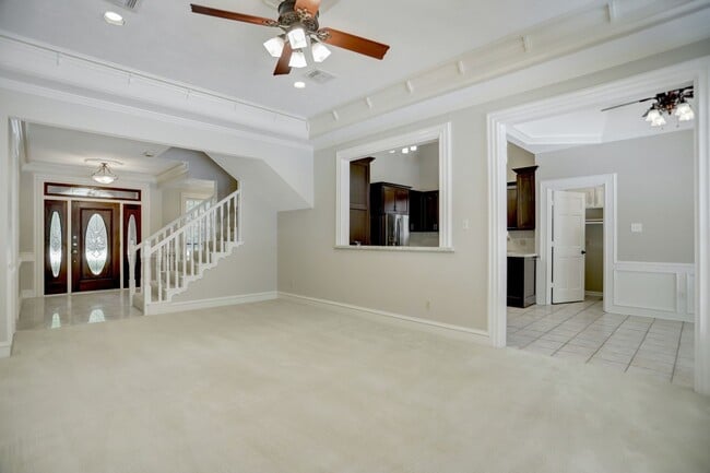 Building Photo - 127 Rush Haven Dr
