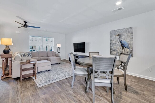 Foto del edificio - 321 Dogwood Cir