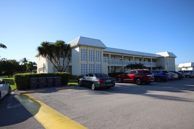 Foto del edificio - 9842 Marina Blvd