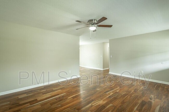 Building Photo - 8621 Glenaire Dr