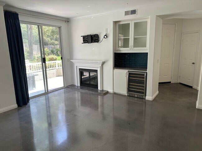 Foto del edificio - Gorgeous 3 + 2.5 Village Walk Townhome