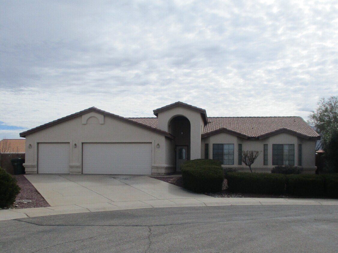 3945 Caridad Ct, Sierra Vista, AZ 85650 House for Rent in Sierra