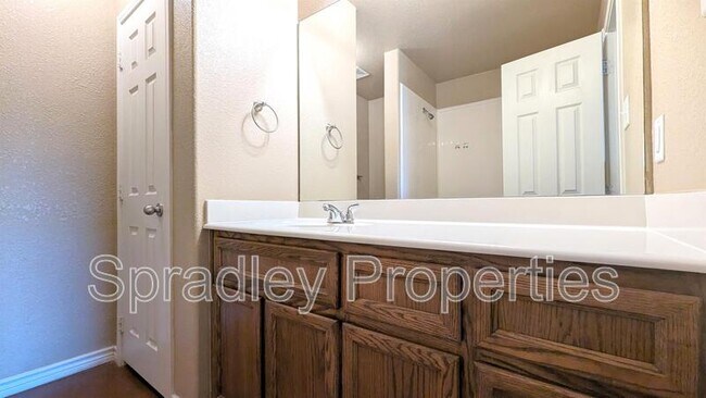 Building Photo - 526 Pepper Spring Ct