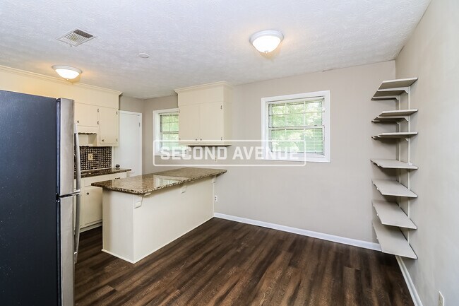 Building Photo - 2053 Chestnut Log DR
