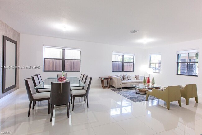 Foto del edificio - 4 br, 4 bath House - 9970 NW 87th Ter
