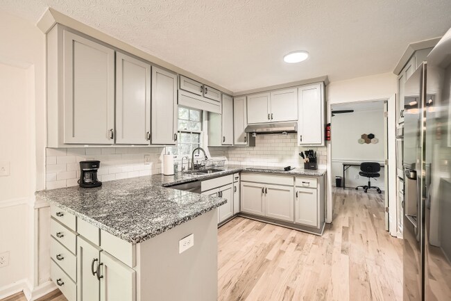 Foto del edificio - 466 Raven Springs Trail