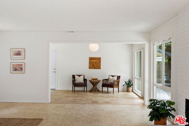 Foto del edificio - 22736 Cantlay St
