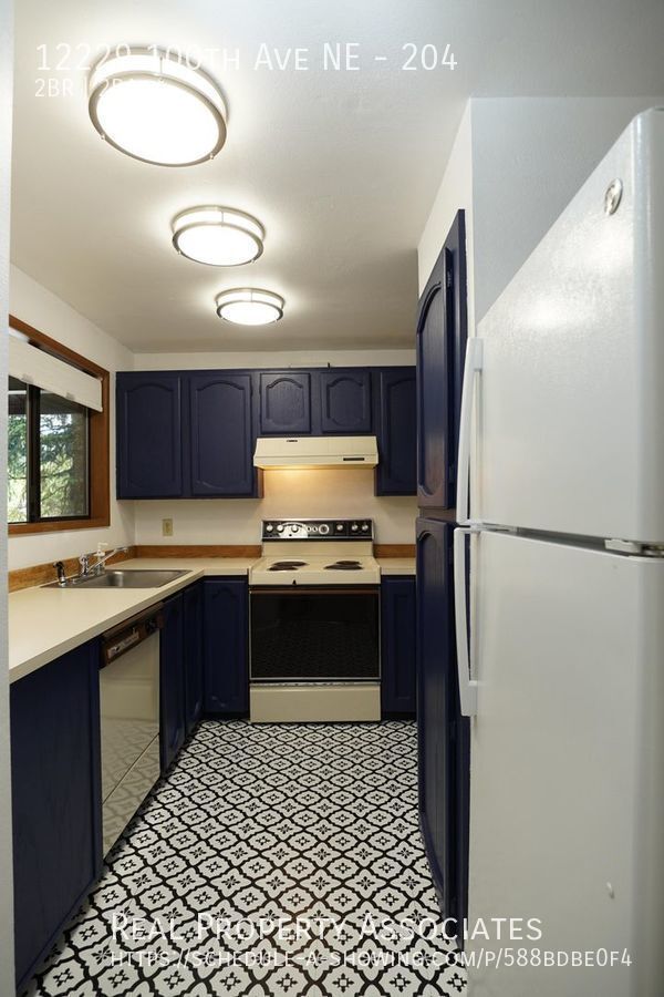 Foto del edificio - Spacious two bedroom condominium with a wo...