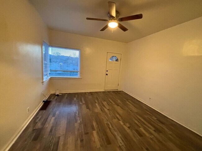 Foto del edificio - 3 Bedroom, 2 Bathroom Duplex