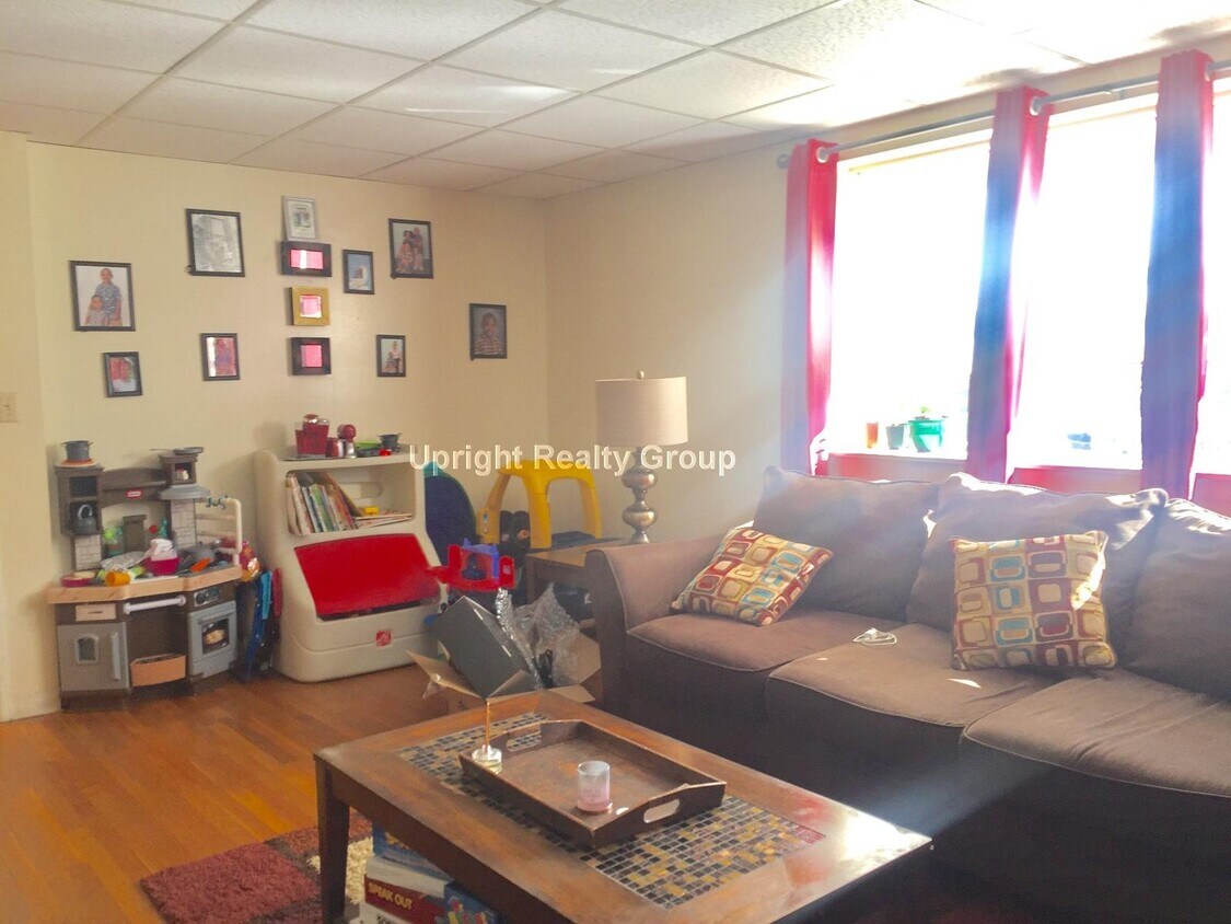 Foto principal - 1731 Highland Apartment