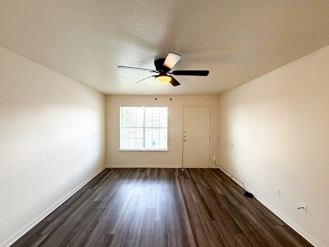 Building Photo - 310 Cedar Ridge Dr