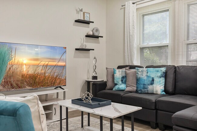 Foto del edificio - 366 N Hemlock Ave