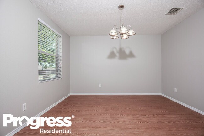 Foto del edificio - 906 Springfield Dr