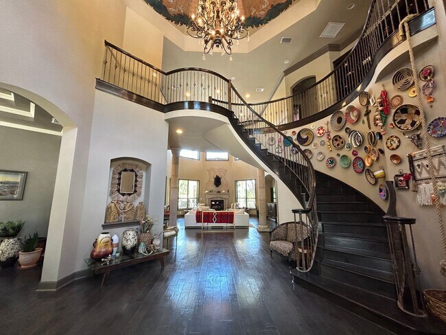 Foto del edificio - **PENDING APPLICATION** JAW-DROPPING Furni...