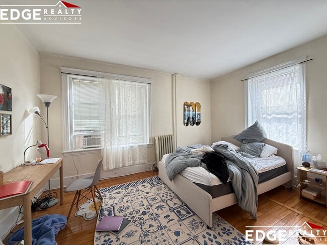 Building Photo - 72 Egmont St