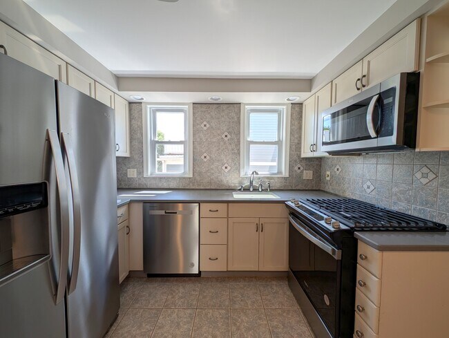 Building Photo - 46 Newbury St