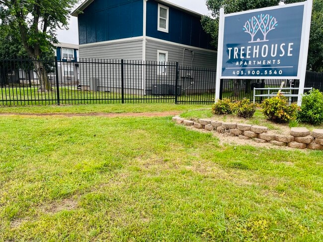 Building Photo - Treehouse Apartments