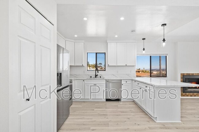 Building Photo - 307 San Elijo St