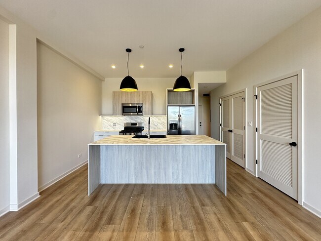 Foto del edificio - 6340 W Belmont Ave