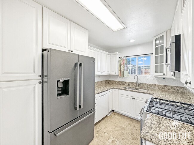 Foto del edificio - Inviting 3B/1BA Home in Imperial Beach with Patio, Driveway Parking and Coastal Proximity