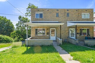 Building Photo - 1750-1752 Pioneer Ave