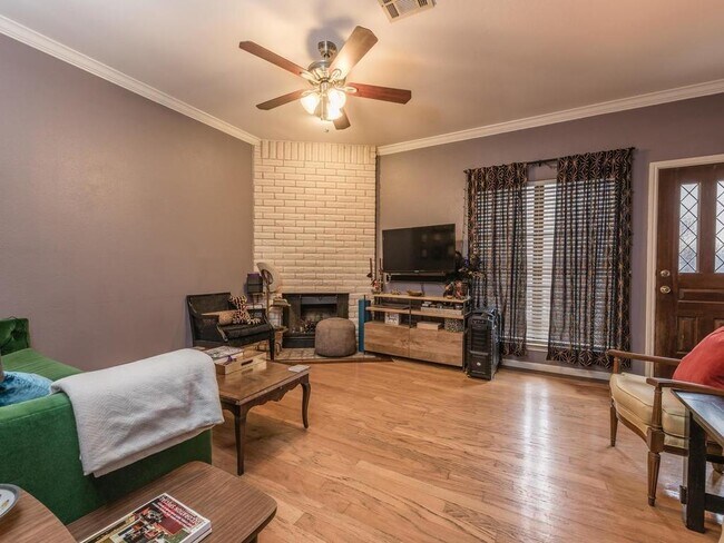 Foto del edificio - 1307 Kinney Ave