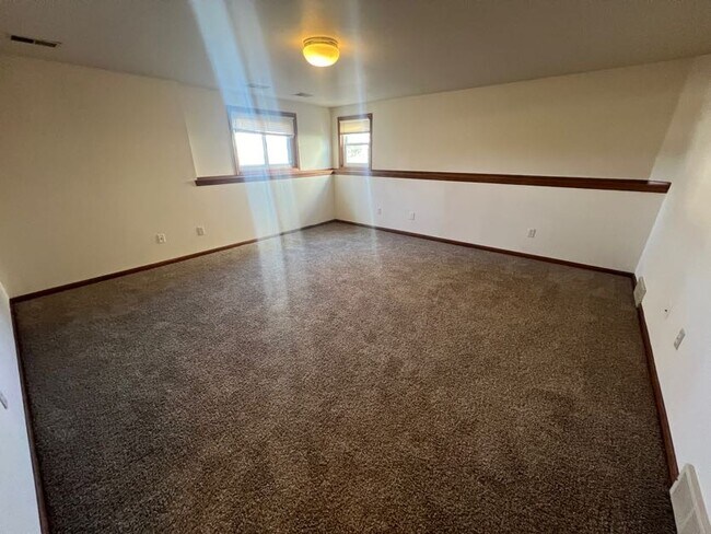 Foto del edificio - 910 N Clover Ln