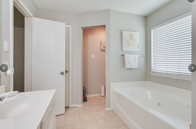 Building Photo - 308 McMurtry Dr