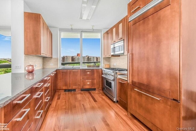 Photo - 640 W 237th St Apartment