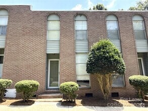 Building Photo - 301 Eagle Rd