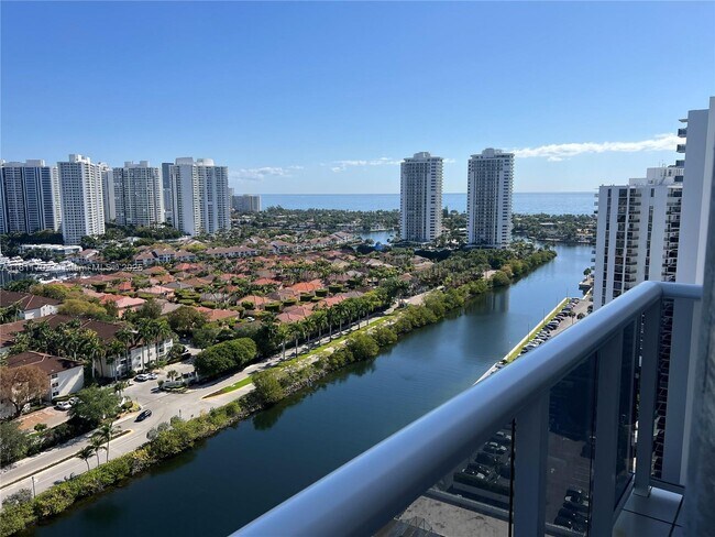 Foto del edificio - 3625 N Country Club Dr