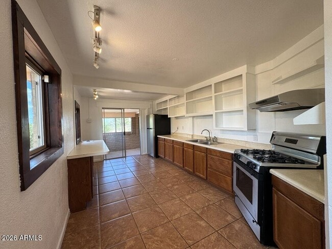 Building Photo - 4818 S Santa Elena Ave
